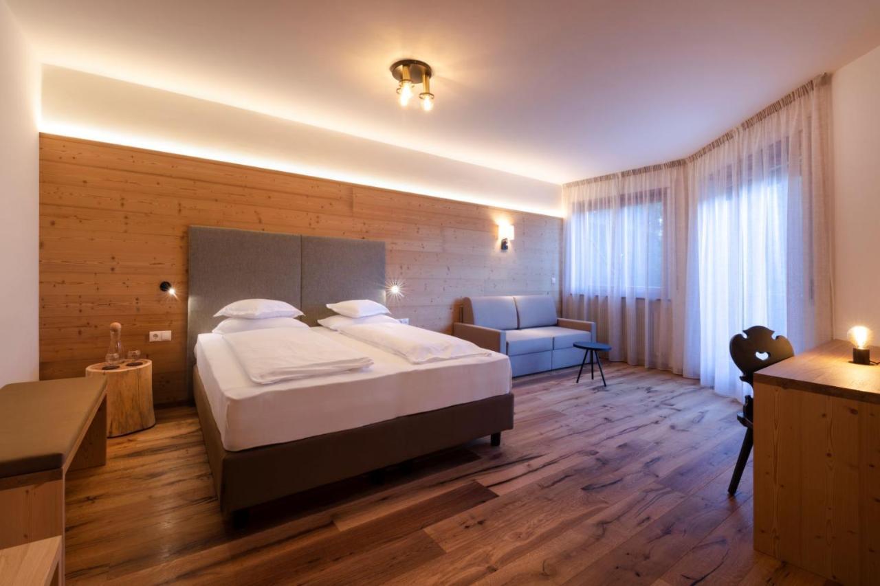 Hotel Der Waldhof Foiana Esterno foto