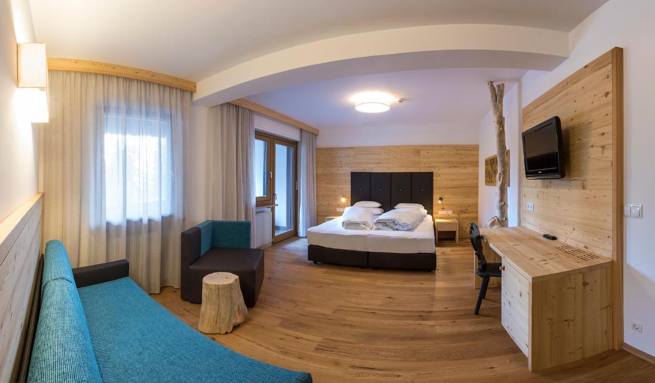 Hotel Der Waldhof Foiana Esterno foto