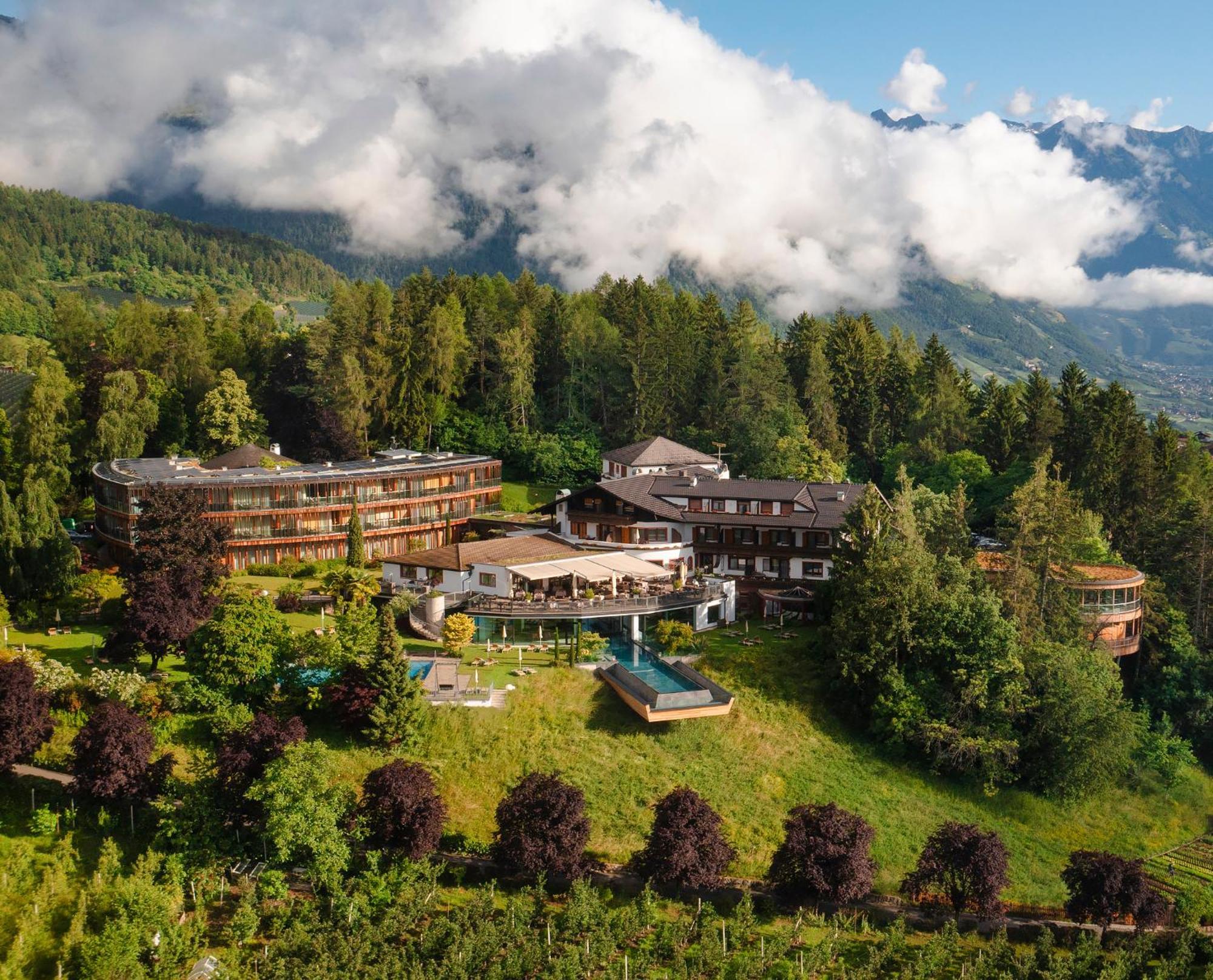 Hotel Der Waldhof Foiana Esterno foto