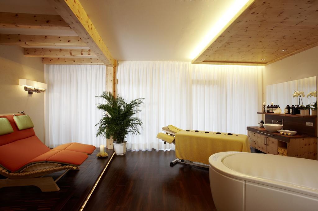 Hotel Der Waldhof Foiana Esterno foto